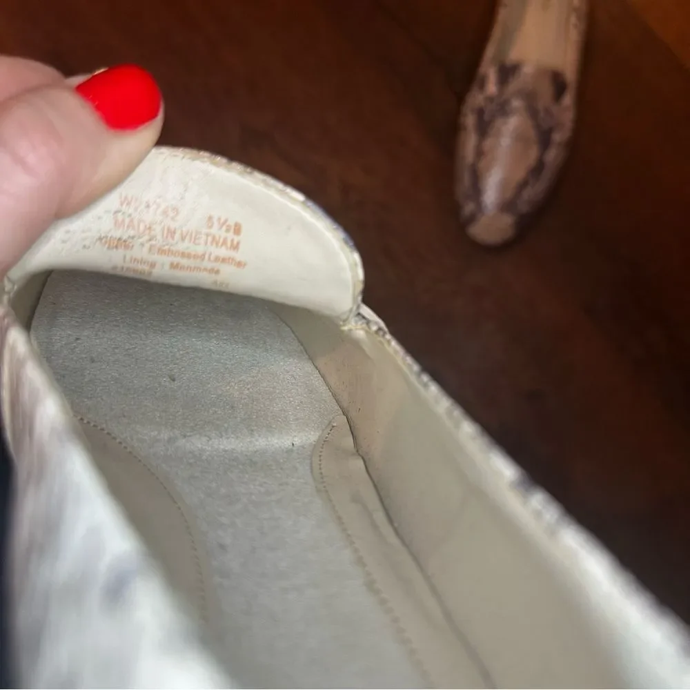Cole Haan Women's Snake Print Loafer Goto Pearson Loafer Gray Beige Leather 5.5